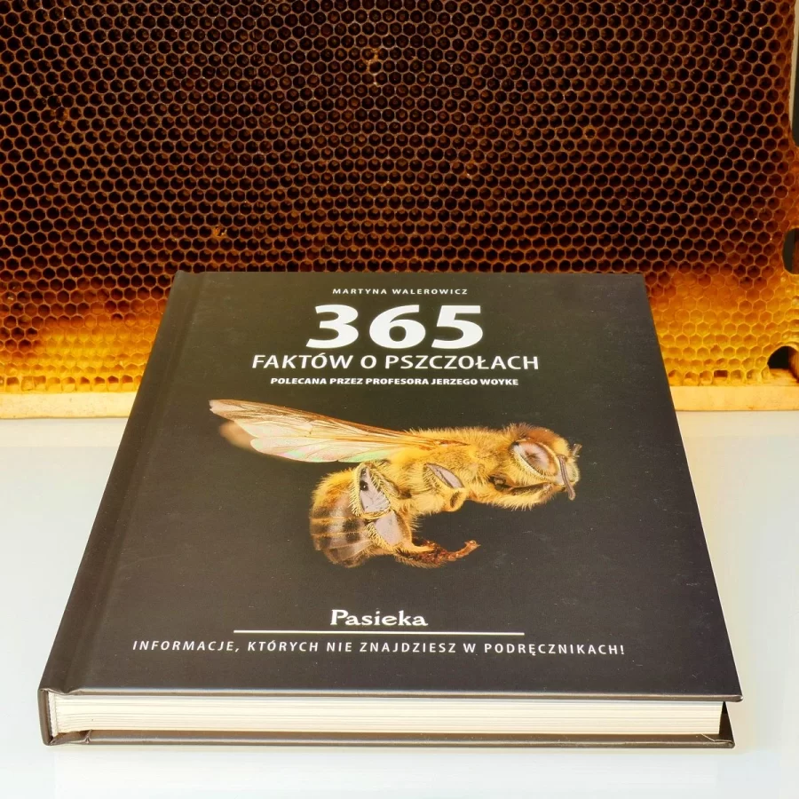 książka w twardej okładce 365 faktów